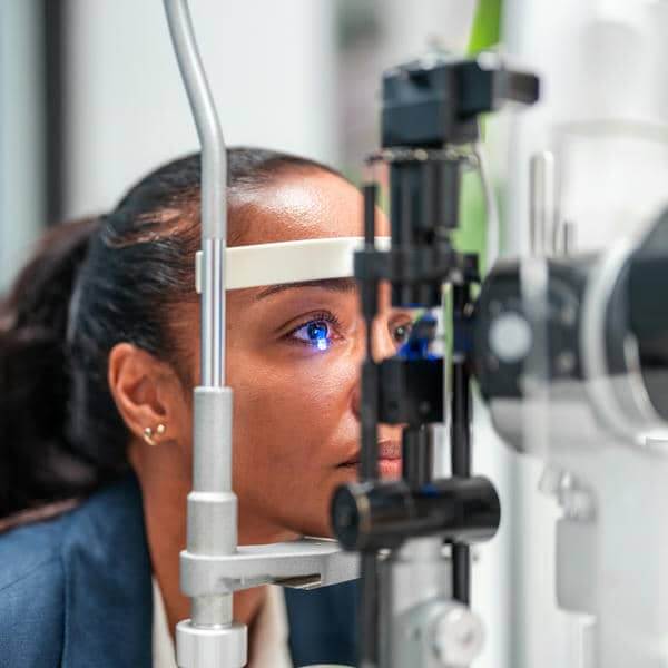 Diabetes and vision loss: Symptoms and risks